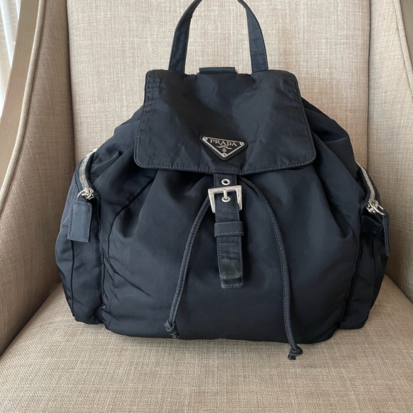 Authentic Prada vintage nylon backpack (A2002) - Picture 2 of 13